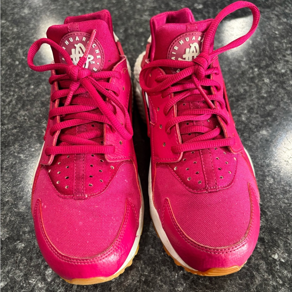 Nike Huruache Pink Size 7.5